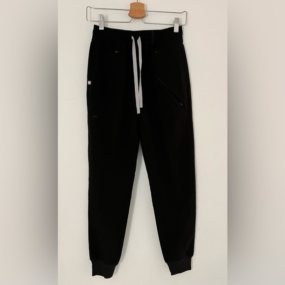 Figs Technical Collection - Picture 1 of 3